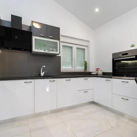 Apartament With Parking Space Maslenica, Novigrad - 21404