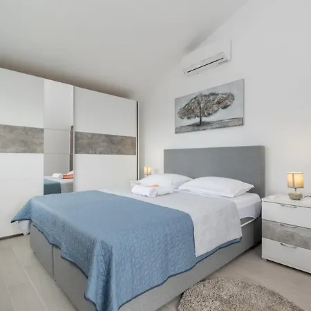 아파트 With Parking Space Maslenica, Novigrad - 21404 *