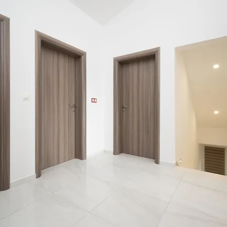 With Parking Space Maslenica, Novigrad - 21404 *