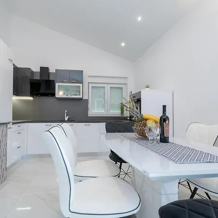 With Parking Space Maslenica, Novigrad - 21404 Jasenice (Zadar)