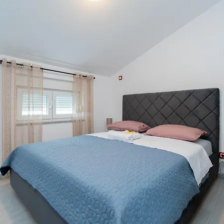 With Parking Space Maslenica, Novigrad - 21404 아파트 야세니스