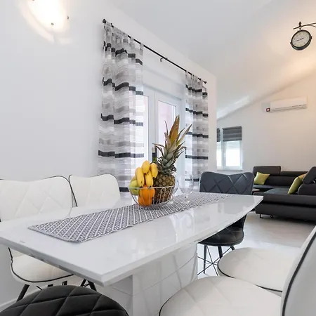 Lejlighed With Parking Space Maslenica, Novigrad - 21404