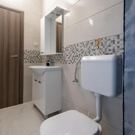 With Parking Space Maslenica, Novigrad - 21404 Jasenice (Zadar)