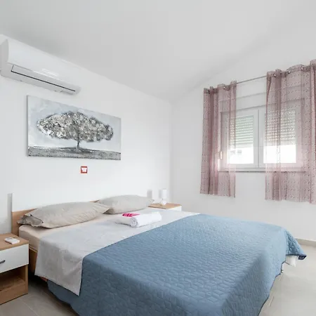 With Parking Space Maslenica, Novigrad - 21404 * Jasenice (Zadar)