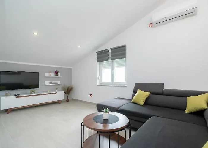 With Parking Space Maslenica, Novigrad - 21404 야세니스