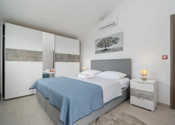 아파트 With Parking Space Maslenica, Novigrad - 21404 *